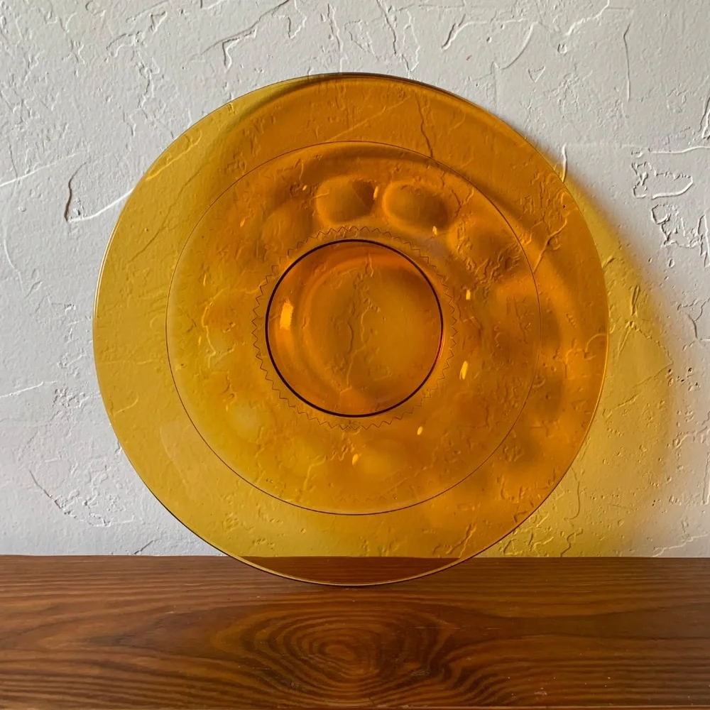 Vintage Indiana Glass – 13" Kings Crown Thumbprint Amber Plate - Picture 4 of 16